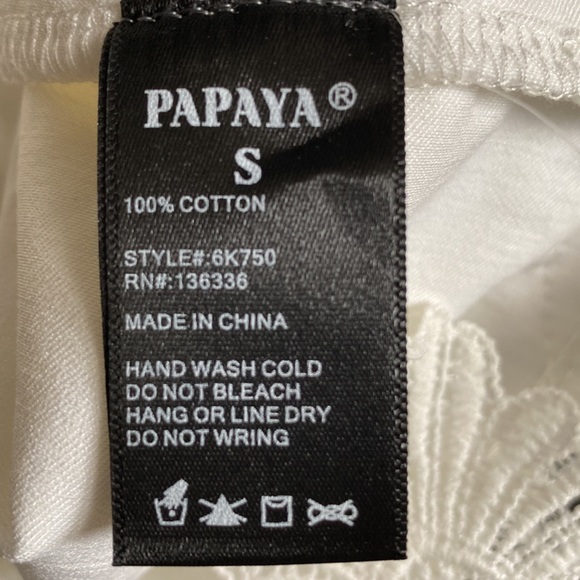 Papaya Skirt. White. Sz S.  Papaya runs small. Fits like an XS.  Very pr… - Picture 7 of 7